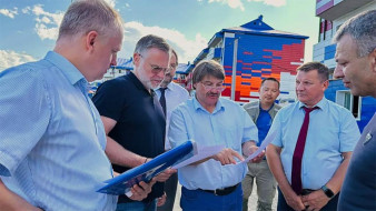 Ход строительства и благоустройства в Томмоте проверил Кирилл Бычков