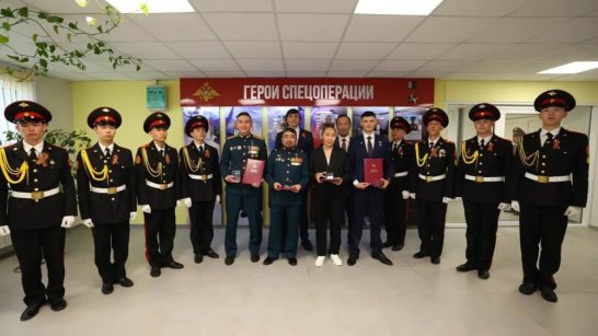 В Якутии Героям России вручили реплики их именных алмазов