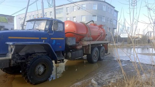 Промышленники безвозмездно помогли убрать снег и откачать воду на улицах Якутска