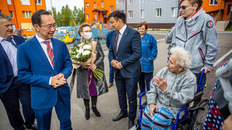 Глава Якутии проверил исполнение программы по переселению граждан из аварийного жилья в Алданском районе