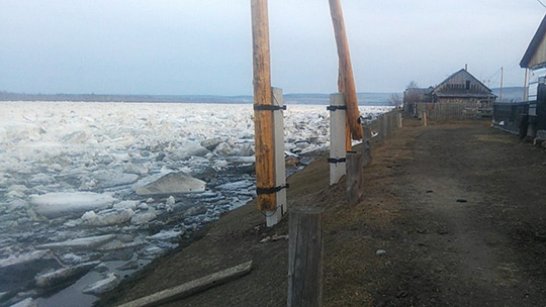 Нижняя кромка ледохода на реке Олекма вышла в устье