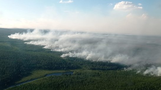 Сложная пожароопасная обстановка сохраняется на территории 13 районов Якутии 