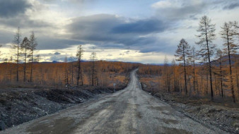В Оймяконском районе дорожники отремонтировали 10 км автодороги