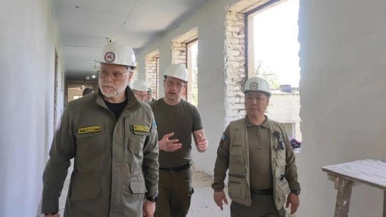 Кирилл Бычков проверил ход восстановительных работ в Докучаевске