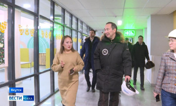 Глава Якутии посетил строящиеся социальные объекты в микрорайоне Звёздный