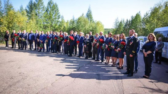 В Нерюнгри почтили память погибших при освоении Южно-Якутского угольного комплекса