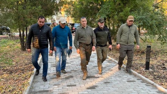 Юрий Трутнев проверил ход восстановительных работ в подшефном Якутии городе Кировское в ДНР