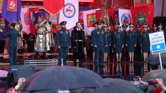 Культурная программа Дня Якутии на выставке-форуме "Россия" завершилась исполнением песни "Русский танк Алеша"