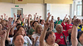 В Якутске завершил работу летний лагерь "Серебряные каникулы" для старшего поколения