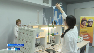 В Хандыге открылась современная химическая лаборатория на базе горно-геологического техникума