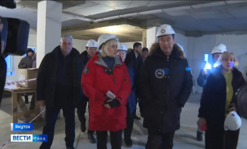 Глава Якутии проверил ход строительства объектов в микрорайоне Звездный Якутска