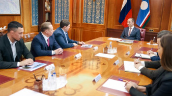 Айсен Николаев провёл встречу с делегацией из Нижнекамского района Татарстана