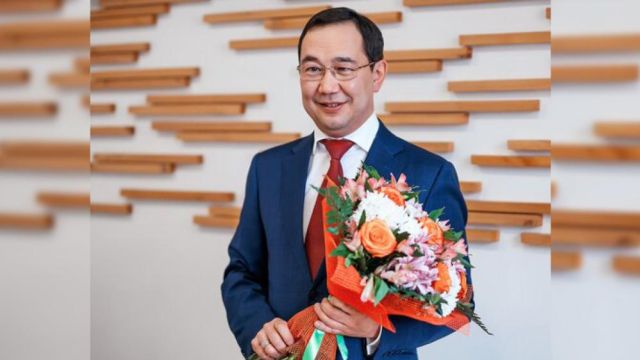 Айсен Николаев поздравляет с Международным женским днём
