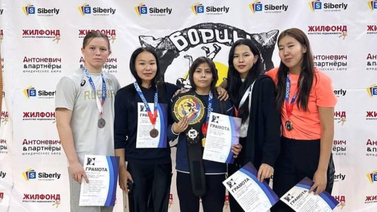 Якутские спортсменки выиграли пять медалей Всероссийских соревнований по вольной борьбе
