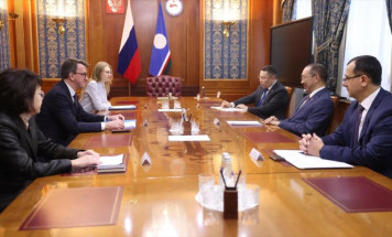 Айсен Николаев провёл встречу с директором Департамента МИД России Владиславом Масленниковым
