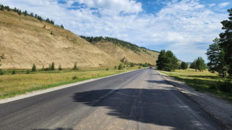 В Якутии дорожники завершили асфальтирование участка трассы "Умнас" по нацпроекту