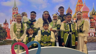 Многодетная семья Никаноровых из Якутии стала победителем Всероссийского конкурса "Семья года" в номинации "Молодая семья"