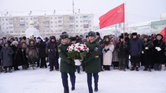 В Якутске возложили цветы в честь 80-летия полного освобождения Ленинграда от фашистской блокады