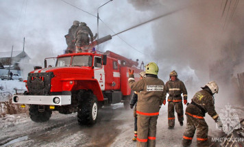 Два человека пострадали при пожаре гаража в Верхневилюйском районе