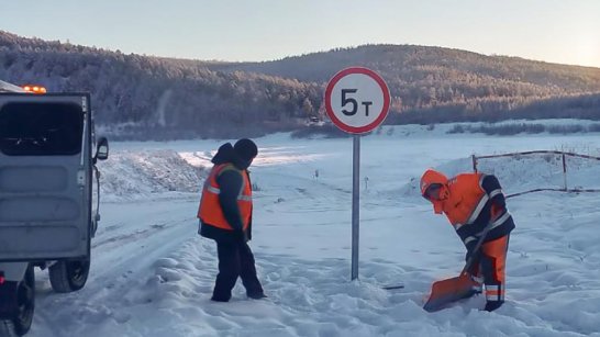 На ледовом автозимнике через реку Амгу увеличена грузоподъёмность до 5 тонн