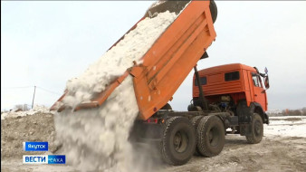 Более семи тысяч кубометров снега вывезено на полигон в Якутске