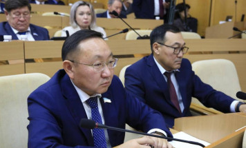 Алексей Колодезников разъяснил поправки в Конституцию республики в сфере образования и местного самоуправления
