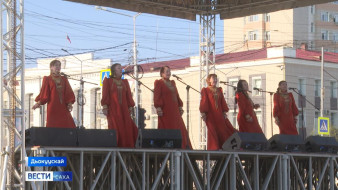 Саха сиригэр Ырыа күнүн киэн далааһыннаахтык бэлиэтээтилэр