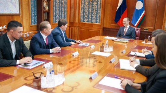 Айсен Николаев провёл встречу с делегацией из Нижнекамского района Татарстана