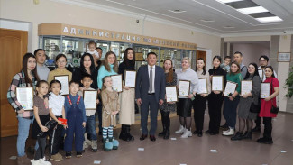 Молодые семьи Ленского района получили сертификаты на приобретение жилья