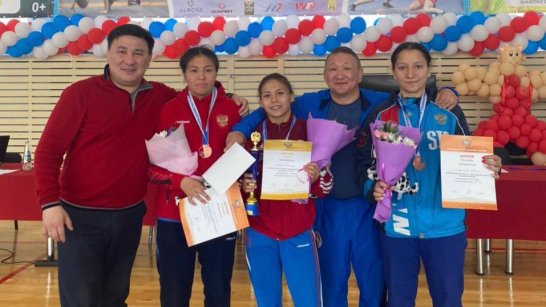 В Татарстане на первенстве России по вольной борьбе у якутских спортсменок золото и две бронзы