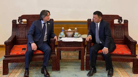 Реализацию транспортного коридора "Джалинда – Мохэ" обсудили первый вице-премьер Якутии и Посол КНР