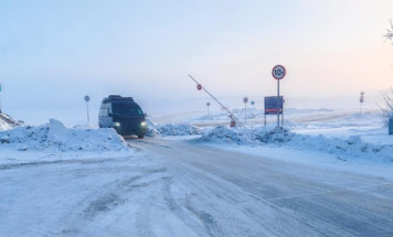 Досрочно открыто движение по ледовому автозимнику "Якутск — Нижний Бестях"