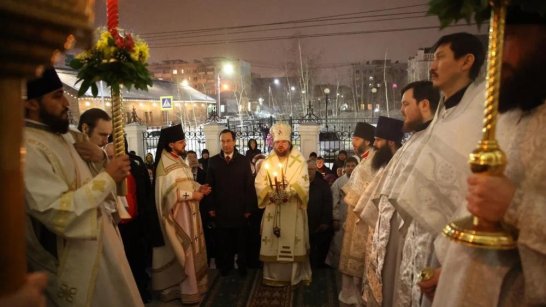 Глава Якутии Айсен Николаев встретил Светлое Христово Воскресение в Преображенском Кафедральном соборе