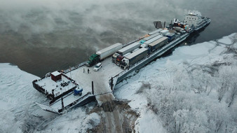Грузовые перевозки на Лене под ледокольной проводкой завершены
