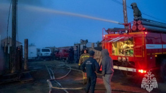 В Якутске при пожаре в многоквартирном доме спасены 2 человека