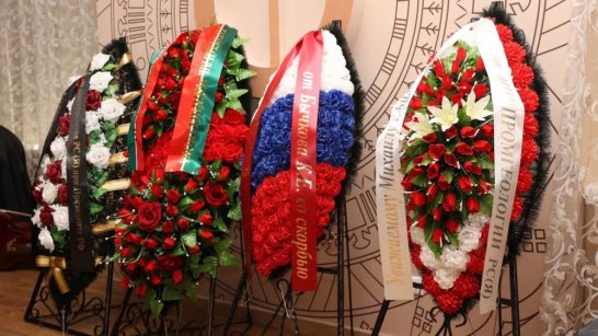 В Москве началась траурная церемония прощания с первым Президентом Якутии Михаилом Николаевым
