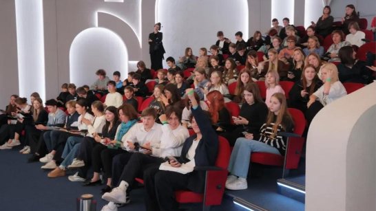 В Национальном центре "Россия" стартовал "Форум школьников"