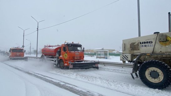 В Якутске после обильного снегопада городские службы работают в усиленном режиме