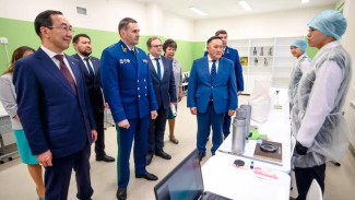 Заместитель генпрокурора РФ Дмитрий Демешин посетил новое здание школы в селе Хатассы
