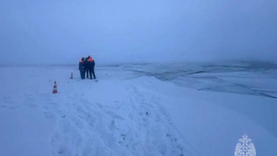 В Якутске автомобиль провалился под лед