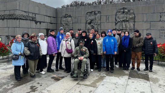 Жители Якутии приняли участие в торжественно-траурной церемонии на Пискаревском мемориальном кладбище