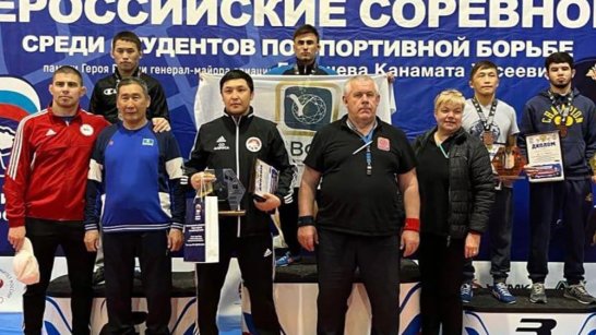 Сборная Якутии по вольной борьбе заняла второе командное место на чемпионате России среди студентов
