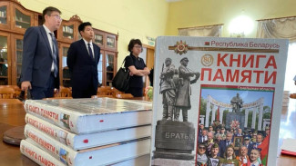 В фонд Национальной библиотеки Якутии передан многотомник "Книга памяти"