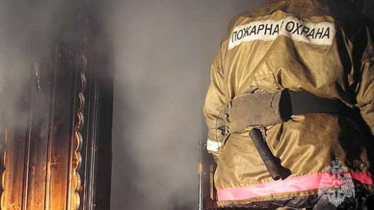 В Мирном 14 человек было эвакуировано при пожаре в жилом доме