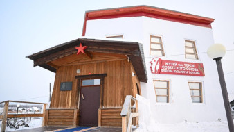 Айсен Николаев посетил музей-комплекс имени Федора Попова в Мегино-Кангаласском районе