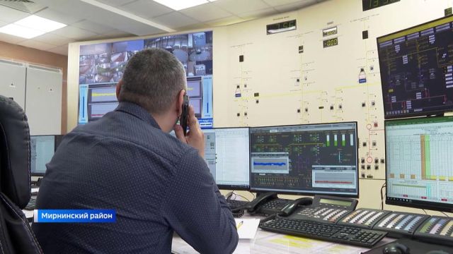 В Мирнинском районе модернизировали щит управления на Светлинской ГЭС