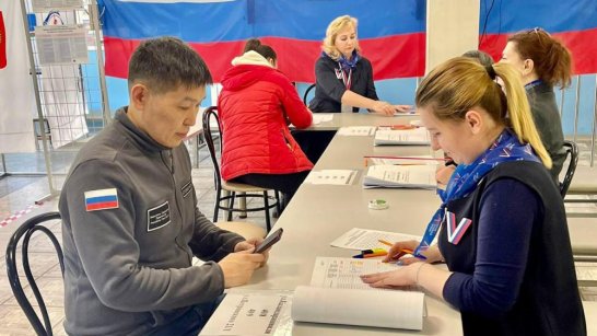 Зампред Якутии Анатолий Семенов проголосовал на выборах Президента РФ