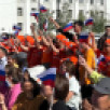 Волонтёры Якутии организовали раздачу ленточек и флажков ко Дню государственного флага РФ