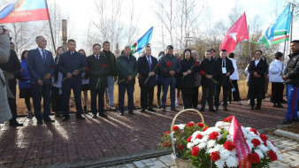 В селе Хатырык Намского района состоялось торжественное собрание, посвящённое Дню государственности республики
