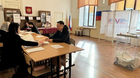 Постпред Якутии по ДФО Ким Борисов проголосовал на выборах Президента РФ